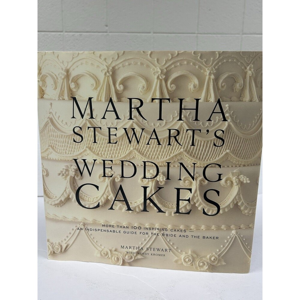 Martha Stewart's Wedding Cakes : More Than 100 Inspiring Cakes--A